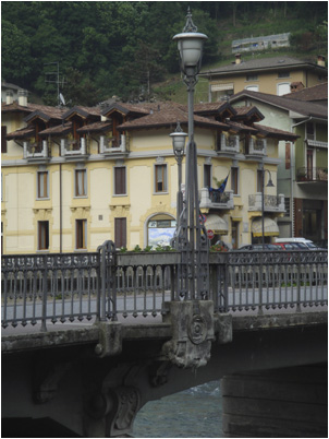 Brücke zum Bahnhof